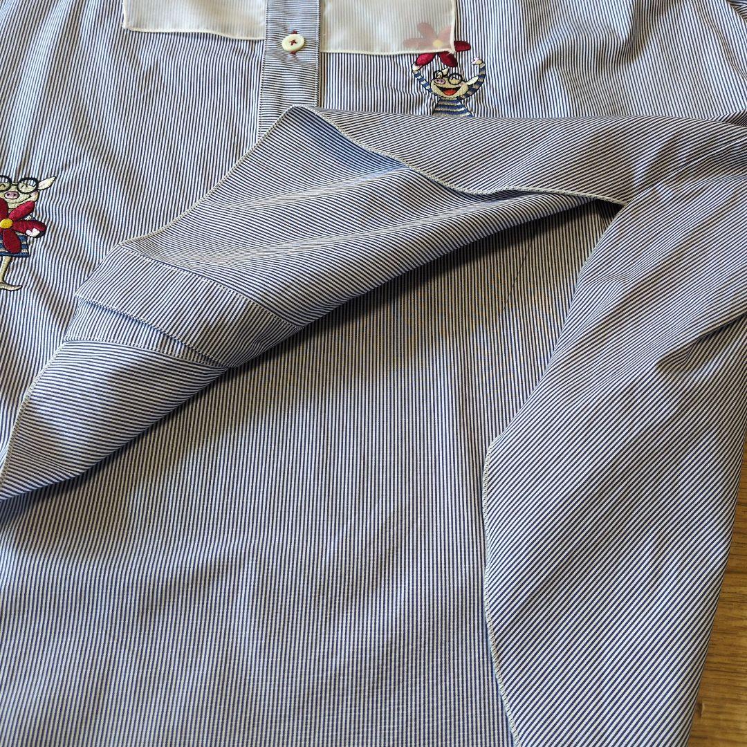 オレボレブラ♥️ぶたさん刺繍ブルーストライプチュール襟袖半袖ブラウス