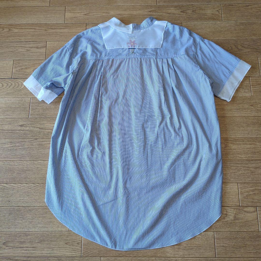 オレボレブラ♥️ぶたさん刺繍ブルーストライプチュール襟袖半袖ブラウス