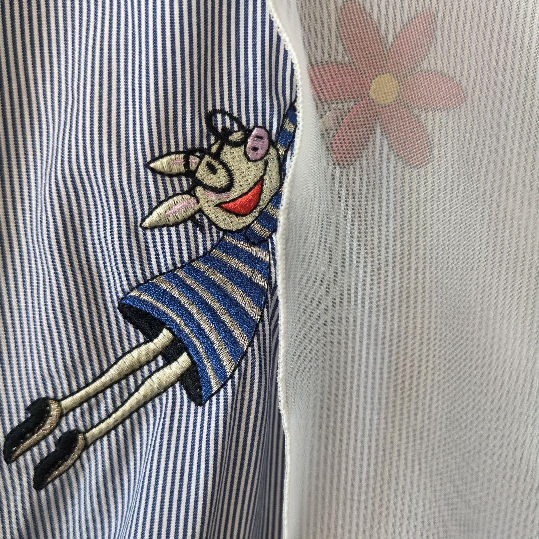 オレボレブラ♥️ぶたさん刺繍ブルーストライプチュール襟袖半袖ブラウス