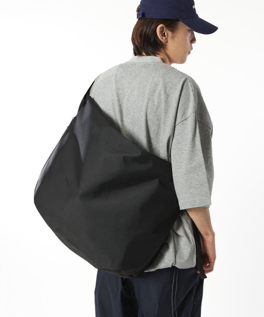 完売 meltum NYLON MESSENGER BAG新品未使用 BLACK