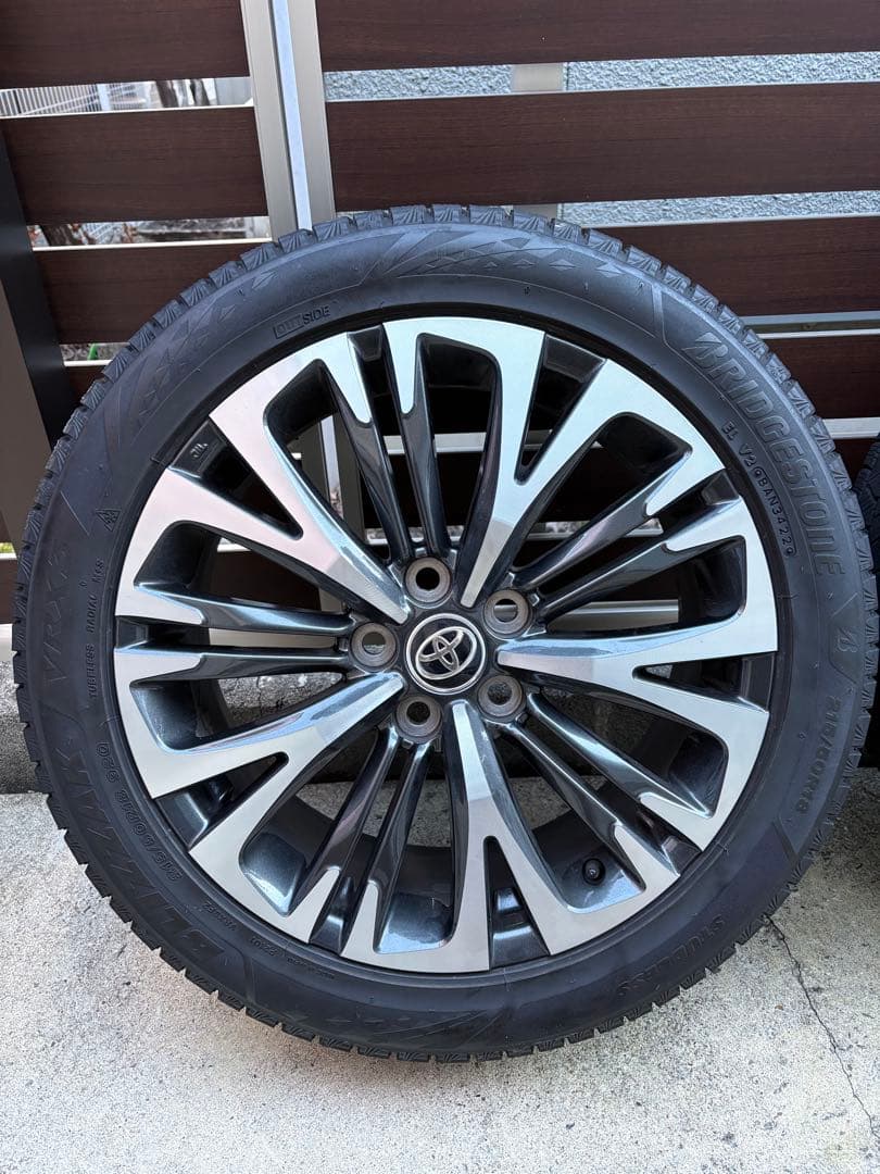 ヤリスクロス純正18インチホイール、スタッドレスVRX3 4本セット