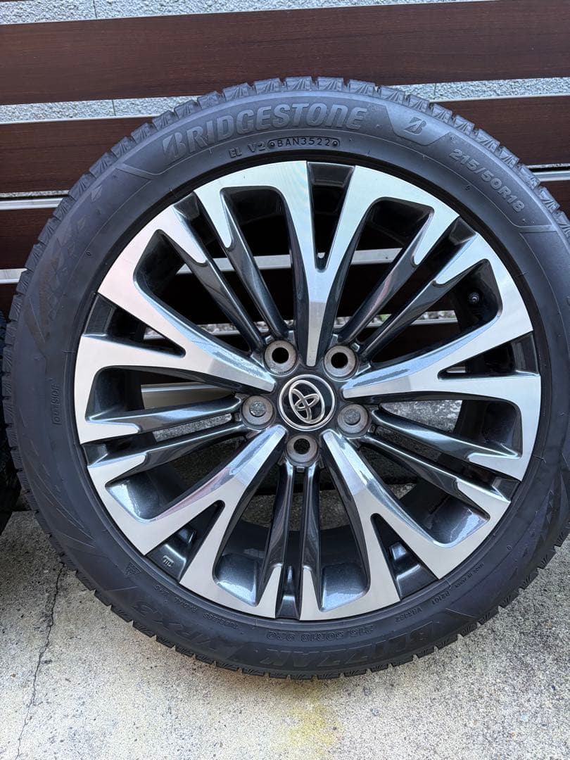 ヤリスクロス純正18インチホイール、スタッドレスVRX3 4本セット