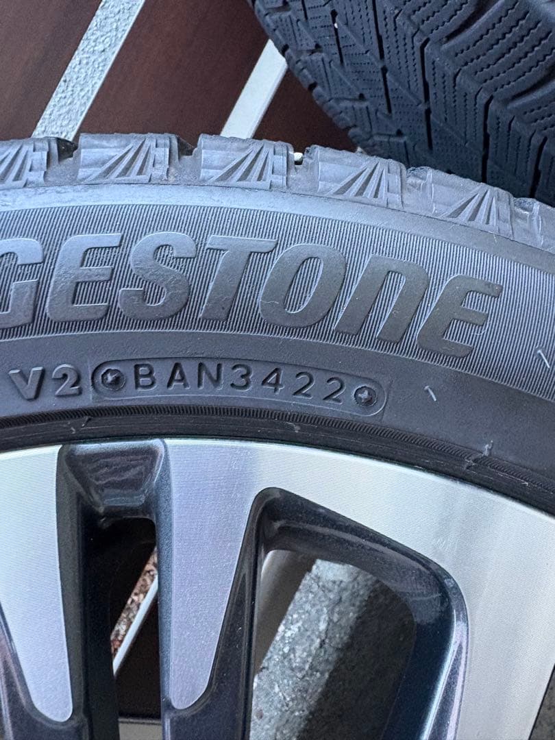 ヤリスクロス純正18インチホイール、スタッドレスVRX3 4本セット