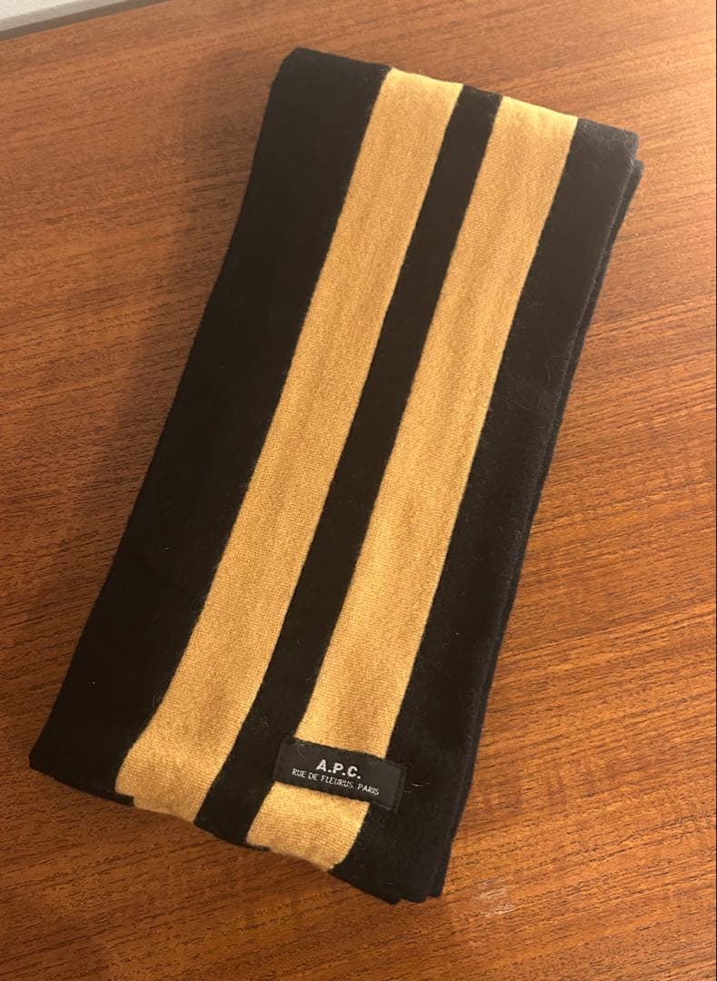 A.P.C. スクールマフラー　黒/イエロー
