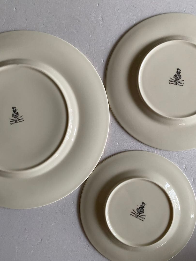 新品◆ロイヤルドルトン ハイランドバレー 英国製 大皿 中皿 小皿 各2客セット