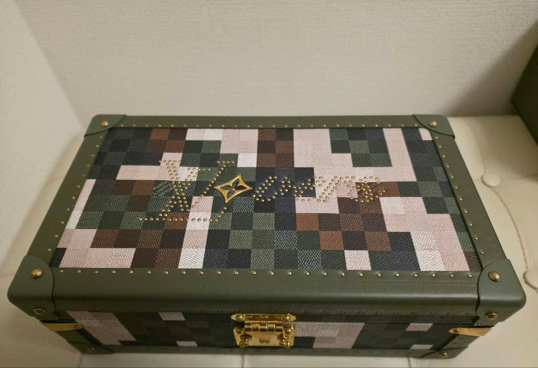 Louis Vuitton コフレ8モントレ ファレル カモフラージュ