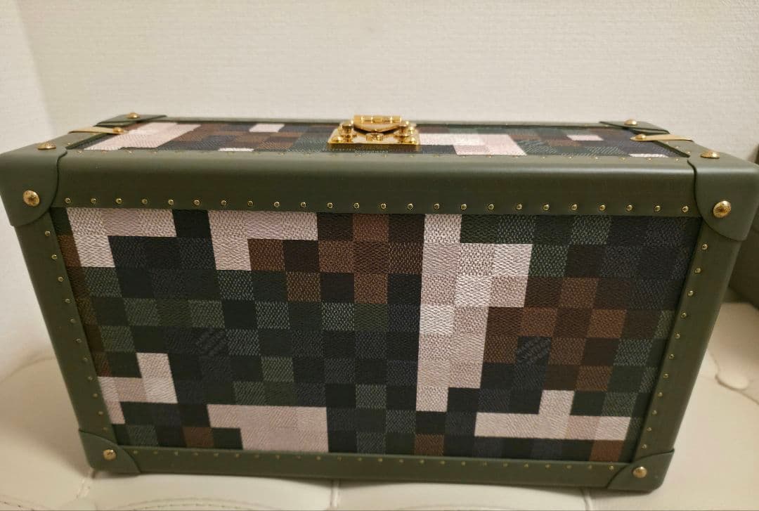 Louis Vuitton コフレ8モントレ ファレル カモフラージュ