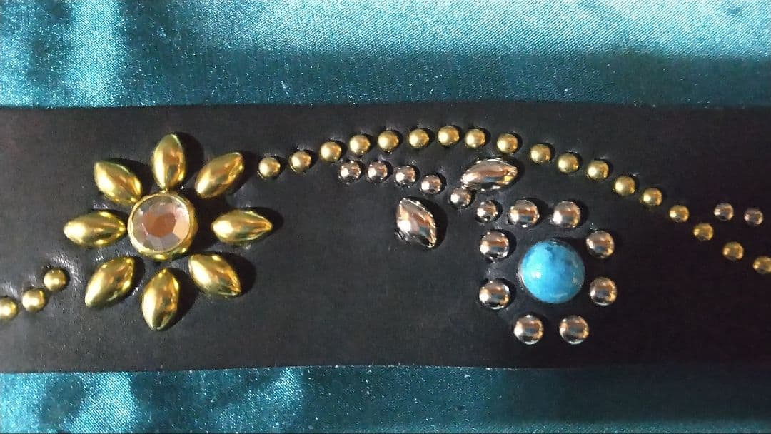 zohi昭南ベンズレザーツタ＆フラワースタッズベルト　ニッケル＆ブラス