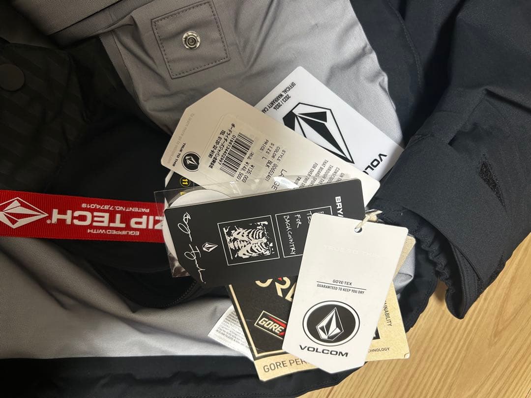 未使用　Volcom guch GORE-TEX スノーボード ジャケット