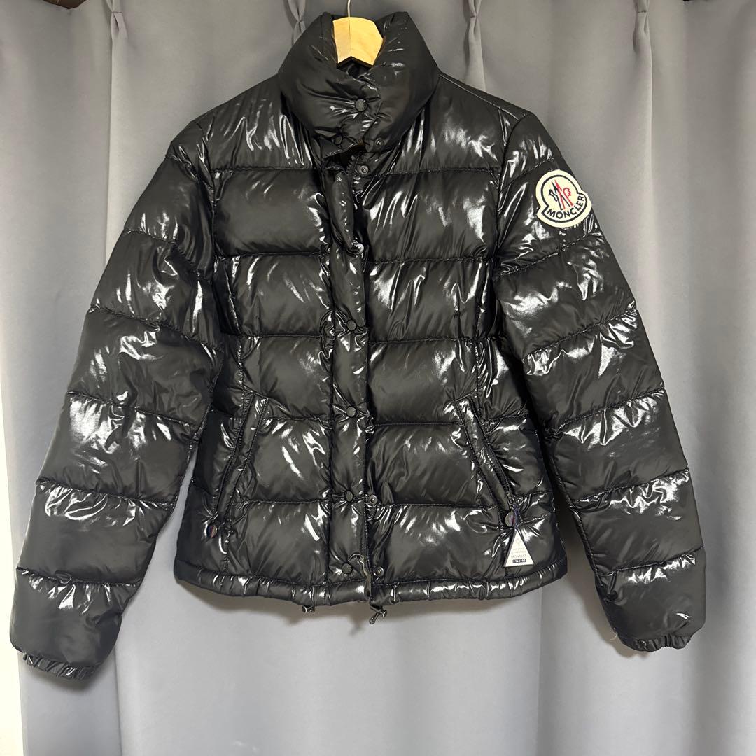 Moncler ブラック ダウンジャケット ショート丈