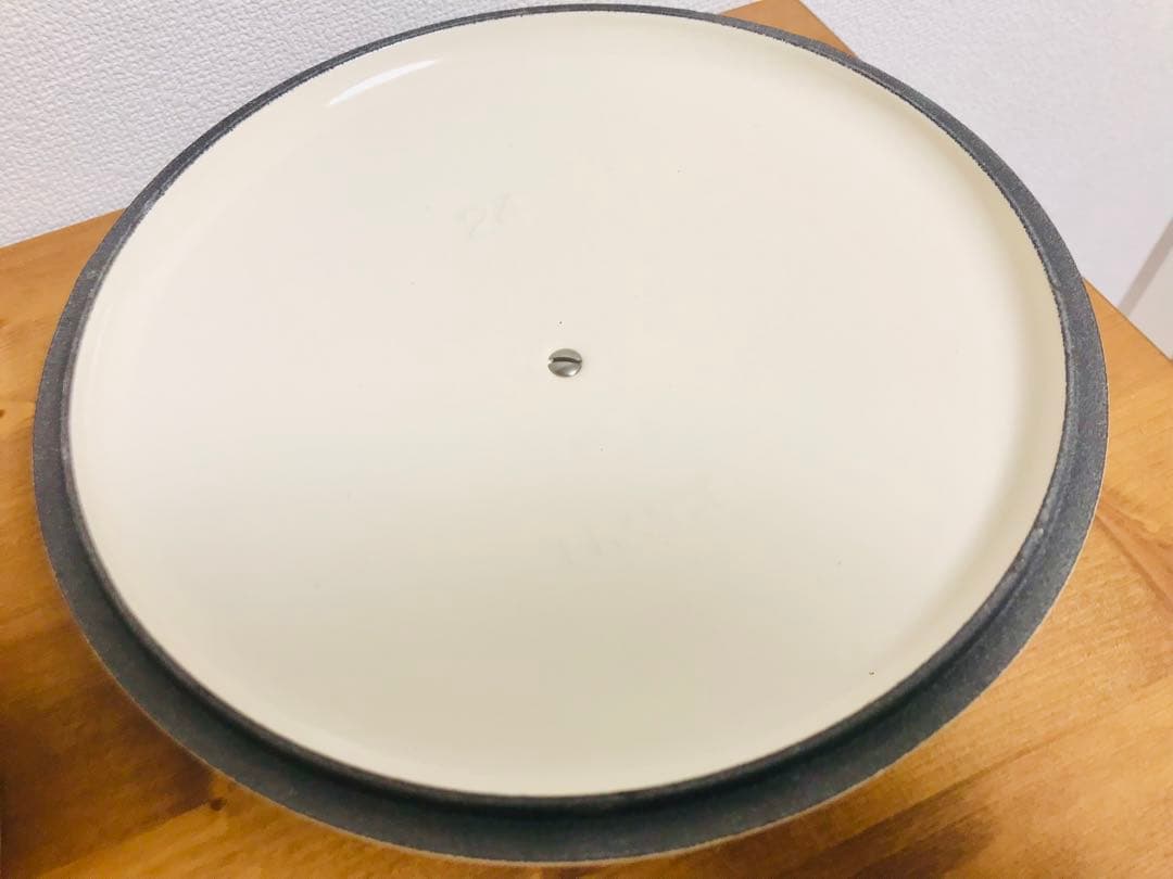 定価48,400円　ルクルーゼ ラウンドキャセロール　24cm