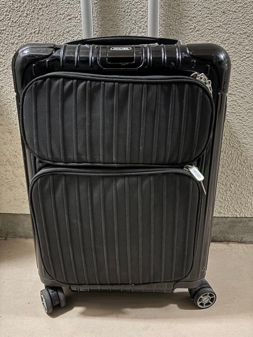 ブラック キャリーケース　RIMOWA