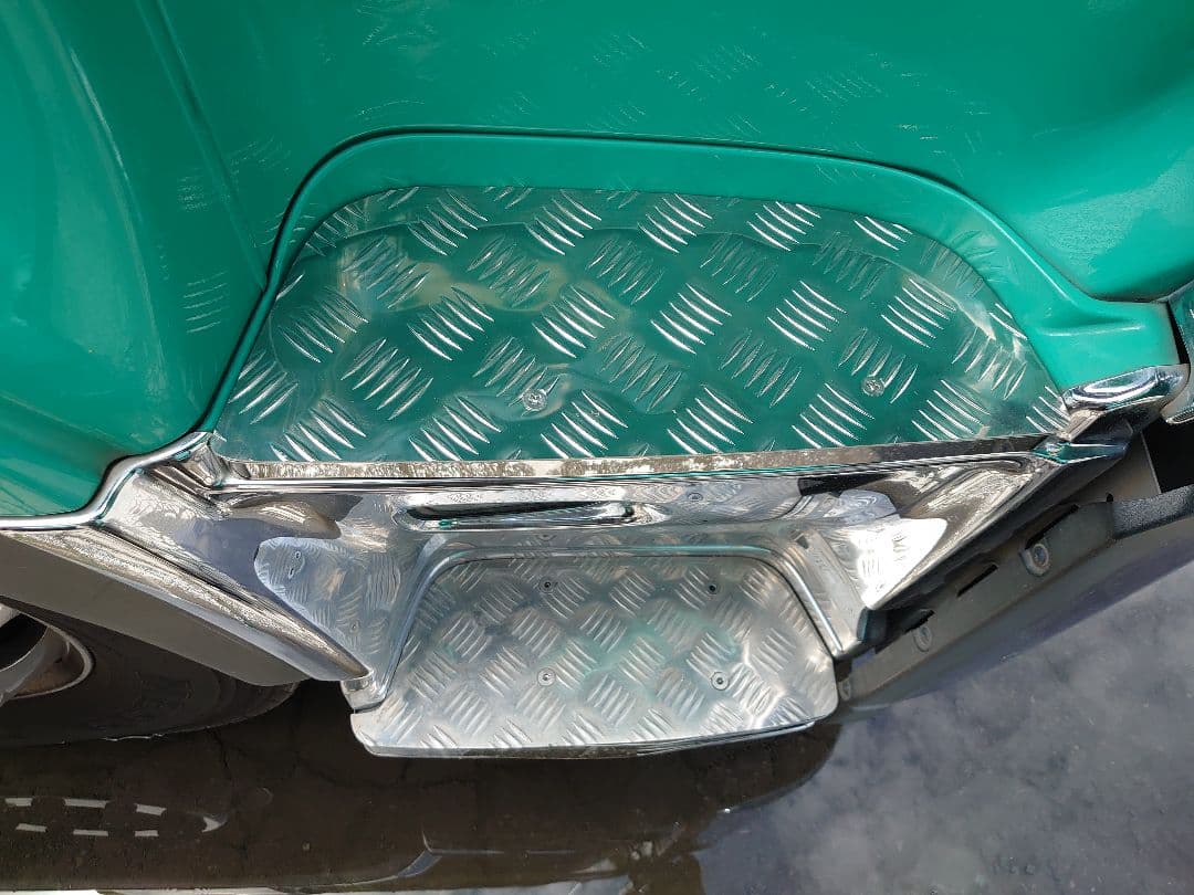 クオン　サイドステップ　アルミ縞板　上下段セット　ボルトナット付き