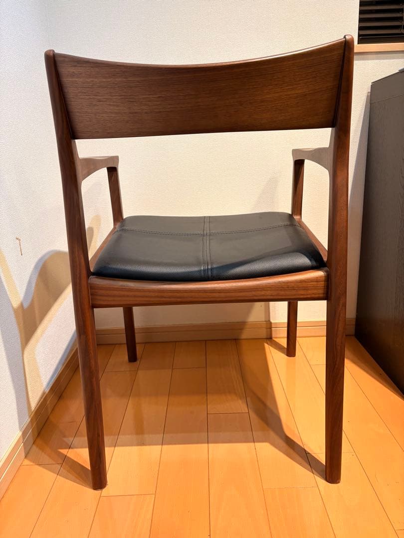 ダークブラウン アームチェア モダン