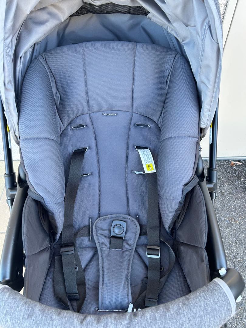 使用期間5ヶ月　アップリカ　ラクーナエアー AD グレー