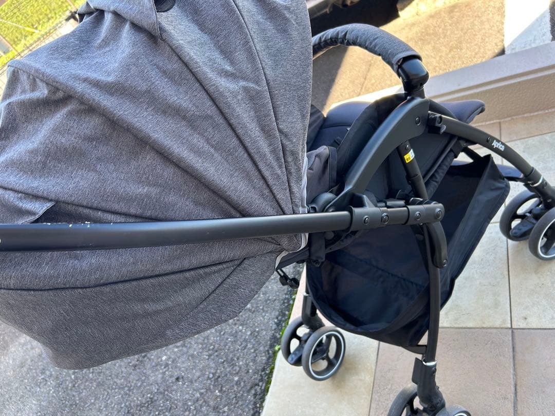 使用期間5ヶ月　アップリカ　ラクーナエアー AD グレー