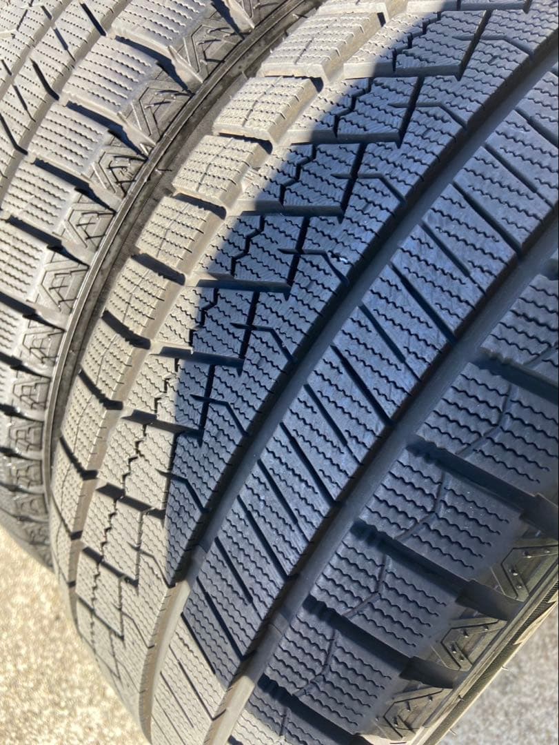 車　スタッドレスタイヤ　NEXEN 2023年製　バリ山‼️