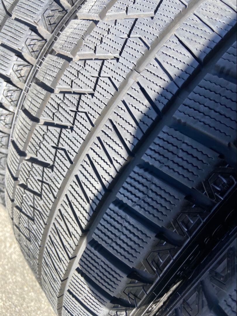 車　スタッドレスタイヤ　NEXEN 2023年製　バリ山‼️