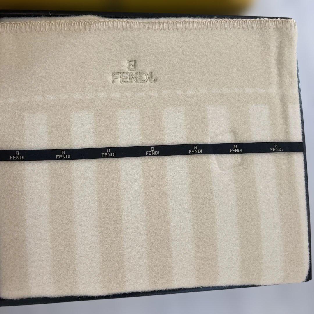 新品未使用　2枚セットFENDI ベージュストライプブランケット