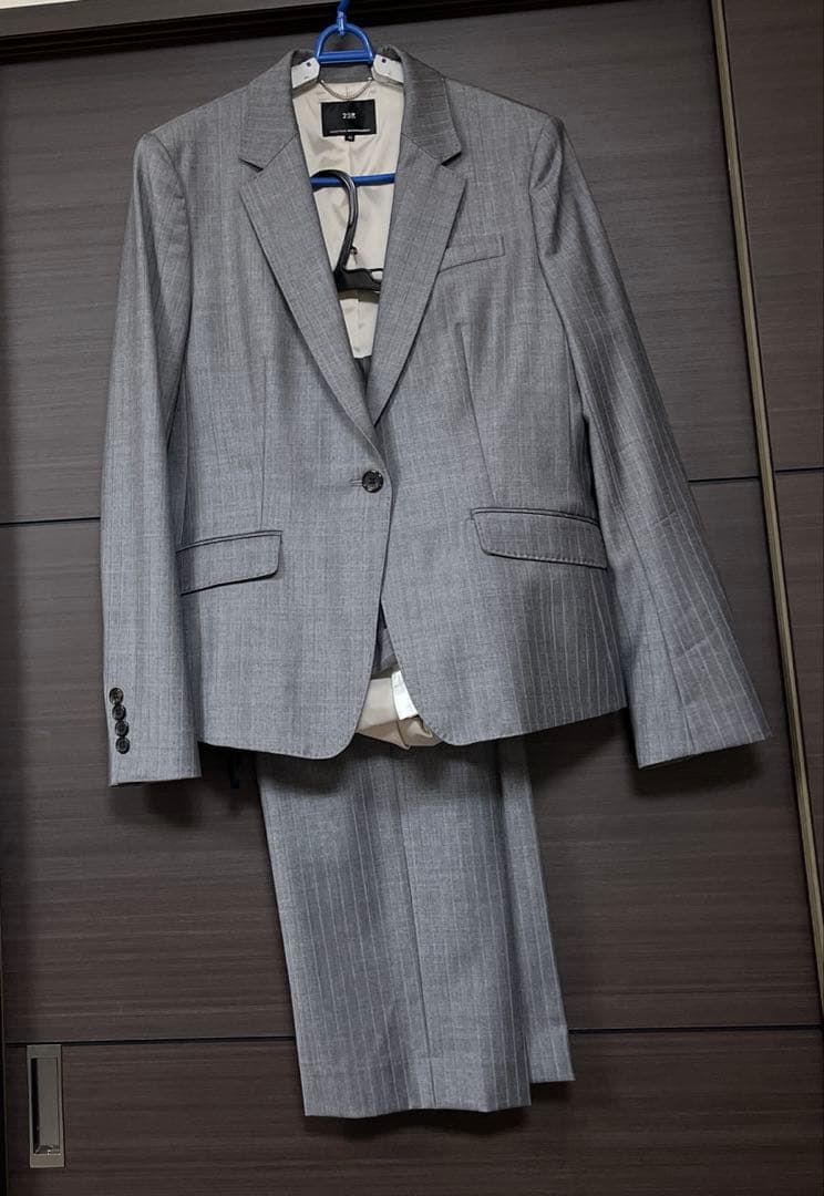 パンツスーツ　未使用に近い