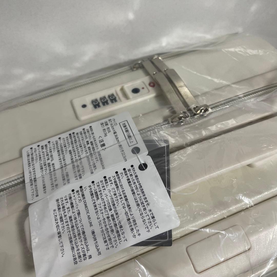 ディズニーストア　ミッキー　スーツケース　アイボリー