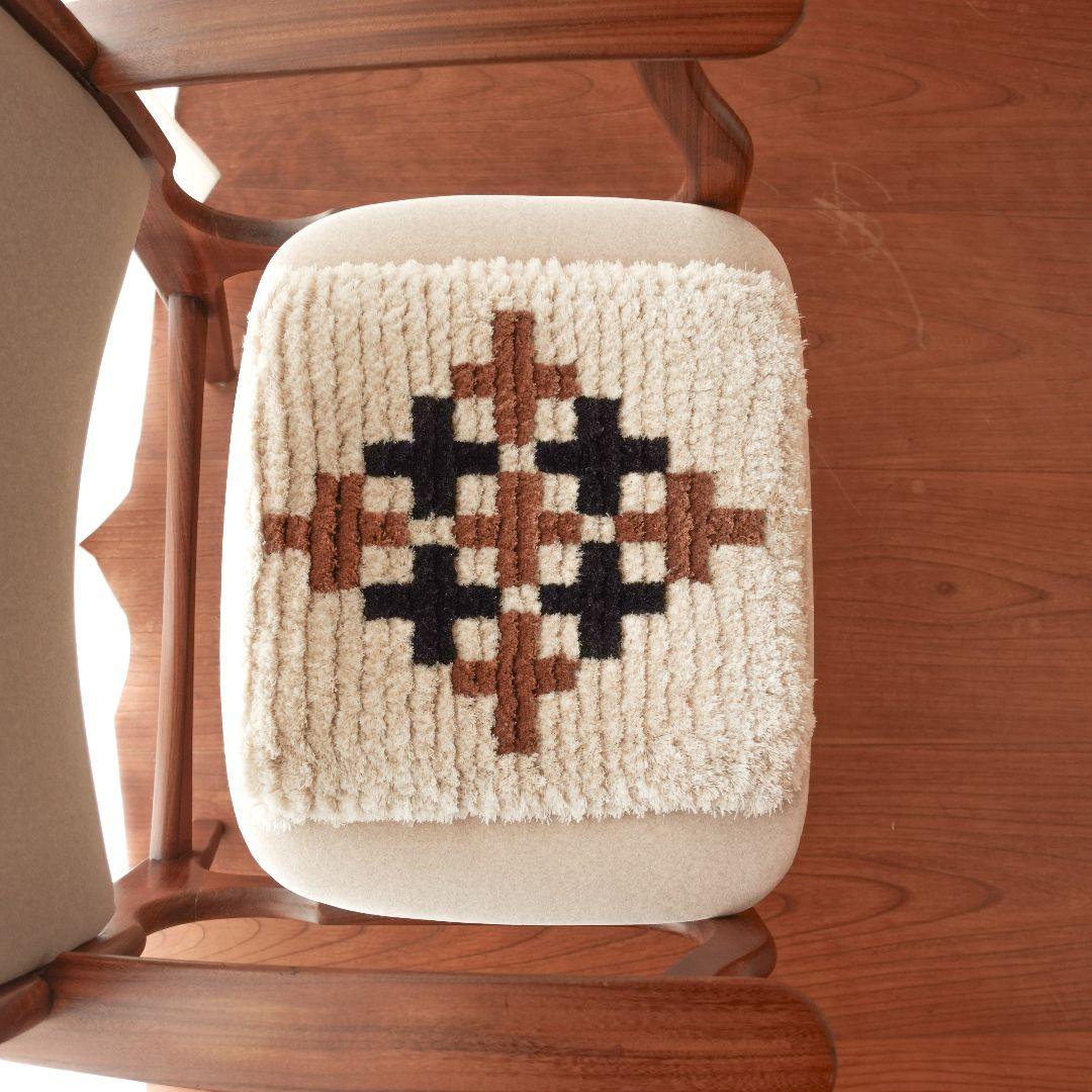 【一点物】ノッティング織 椅子敷き 008