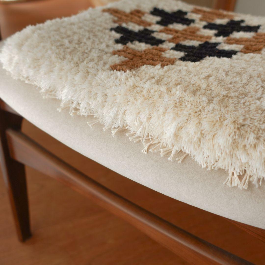 【一点物】ノッティング織 椅子敷き 008