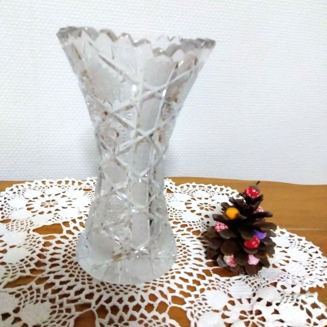 クリスタルガラス花瓶　花器　フラワーベース　インテリア　置物