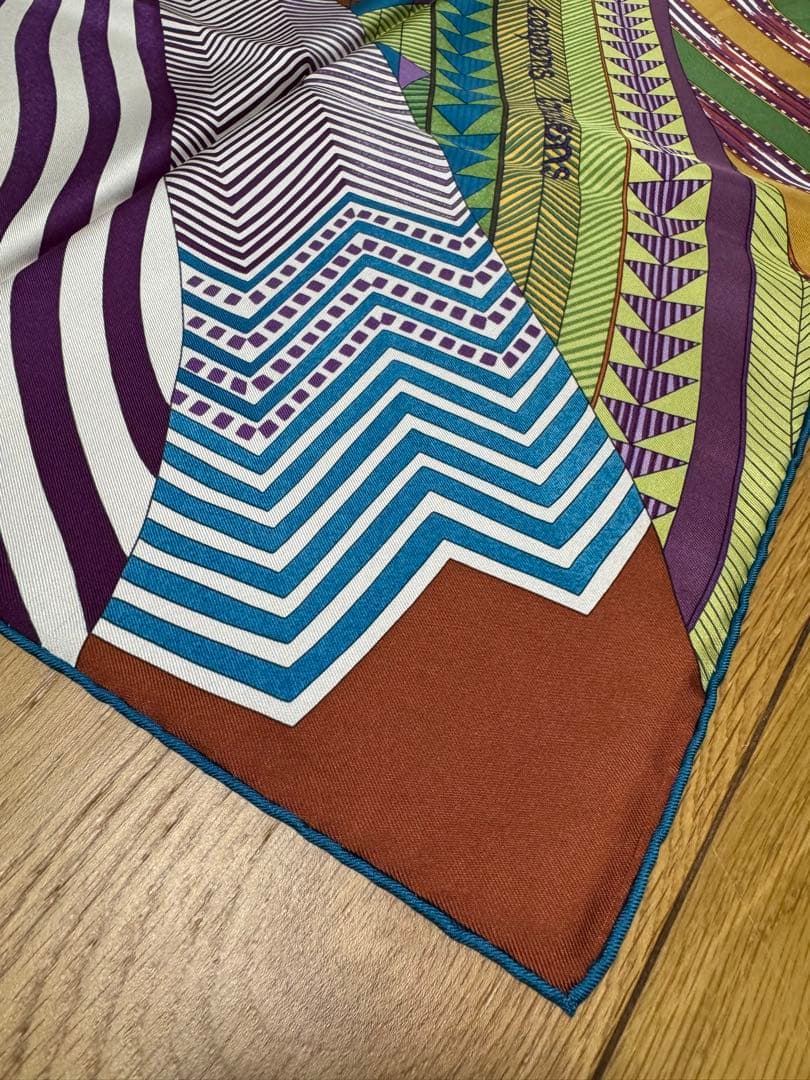 新品未使用　HERMES　エルメス　スカーフ　カレ90 箱、リボン、袋付き