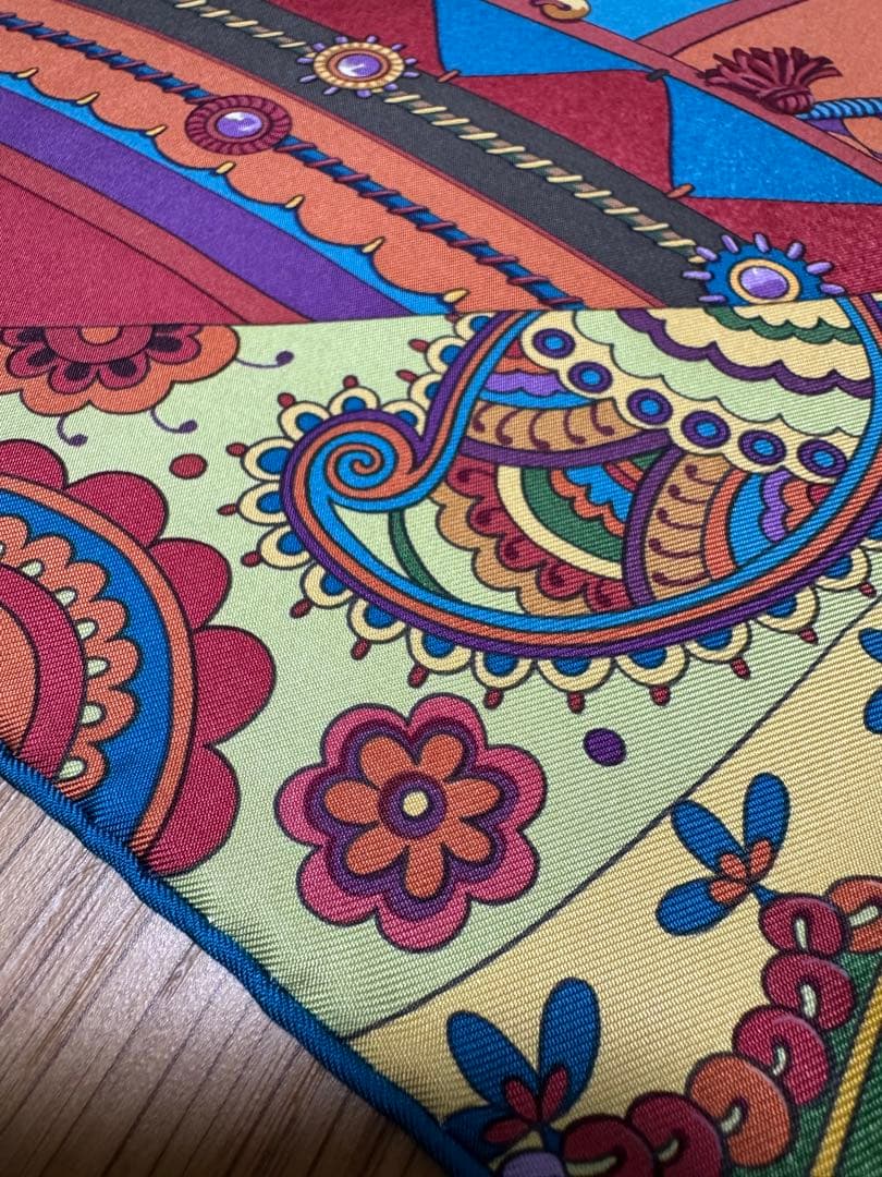 新品未使用　HERMES　エルメス　スカーフ　カレ90 箱、リボン、袋付き