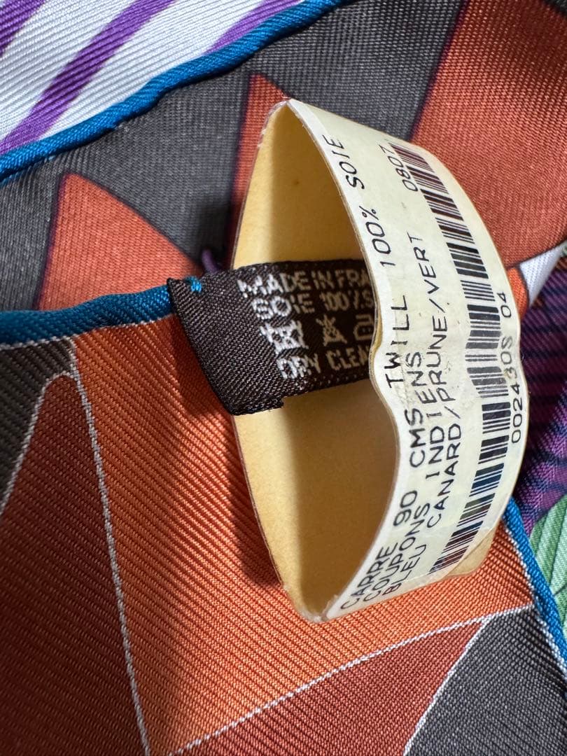 新品未使用　HERMES　エルメス　スカーフ　カレ90 箱、リボン、袋付き