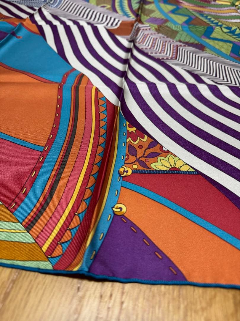 新品未使用　HERMES　エルメス　スカーフ　カレ90 箱、リボン、袋付き