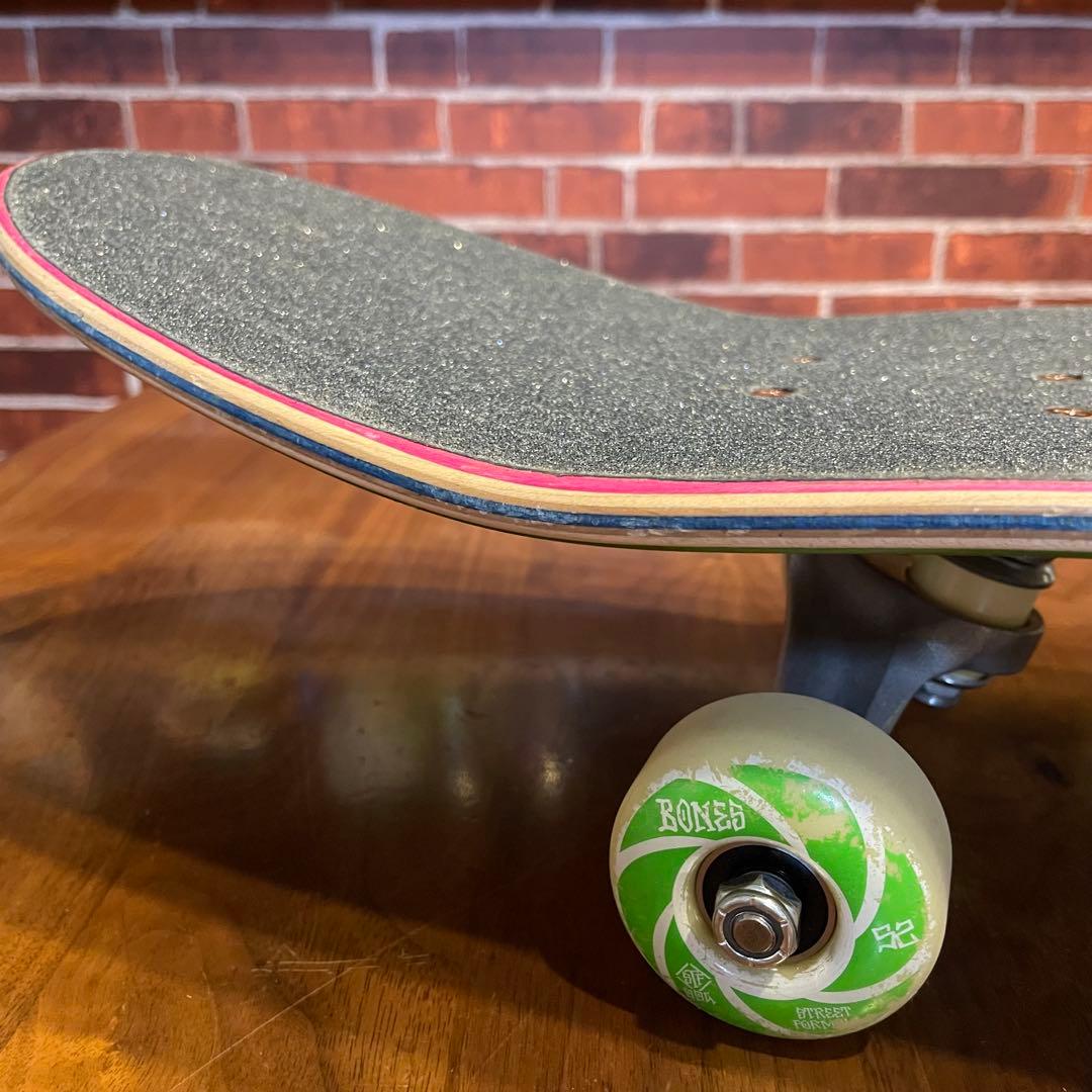 スケボー　スケートボード　コンプリート　ファンデーション　8インチ 美品