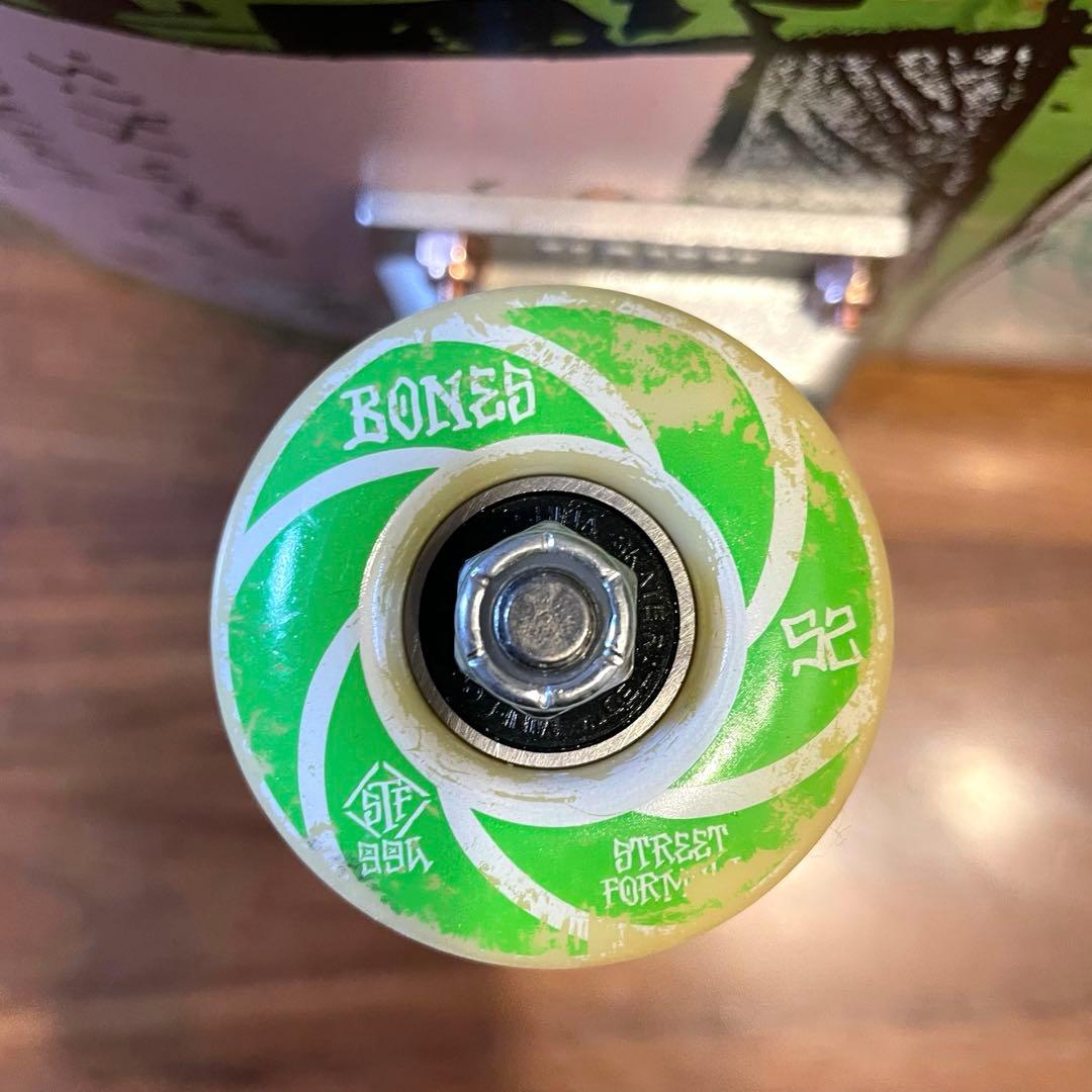 スケボー　スケートボード　コンプリート　ファンデーション　8インチ 美品