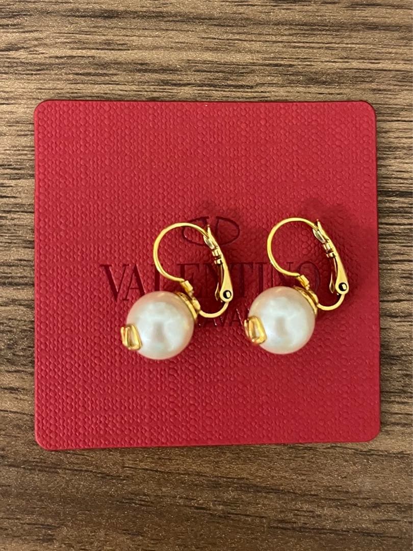 バレンティノ　パールピアス