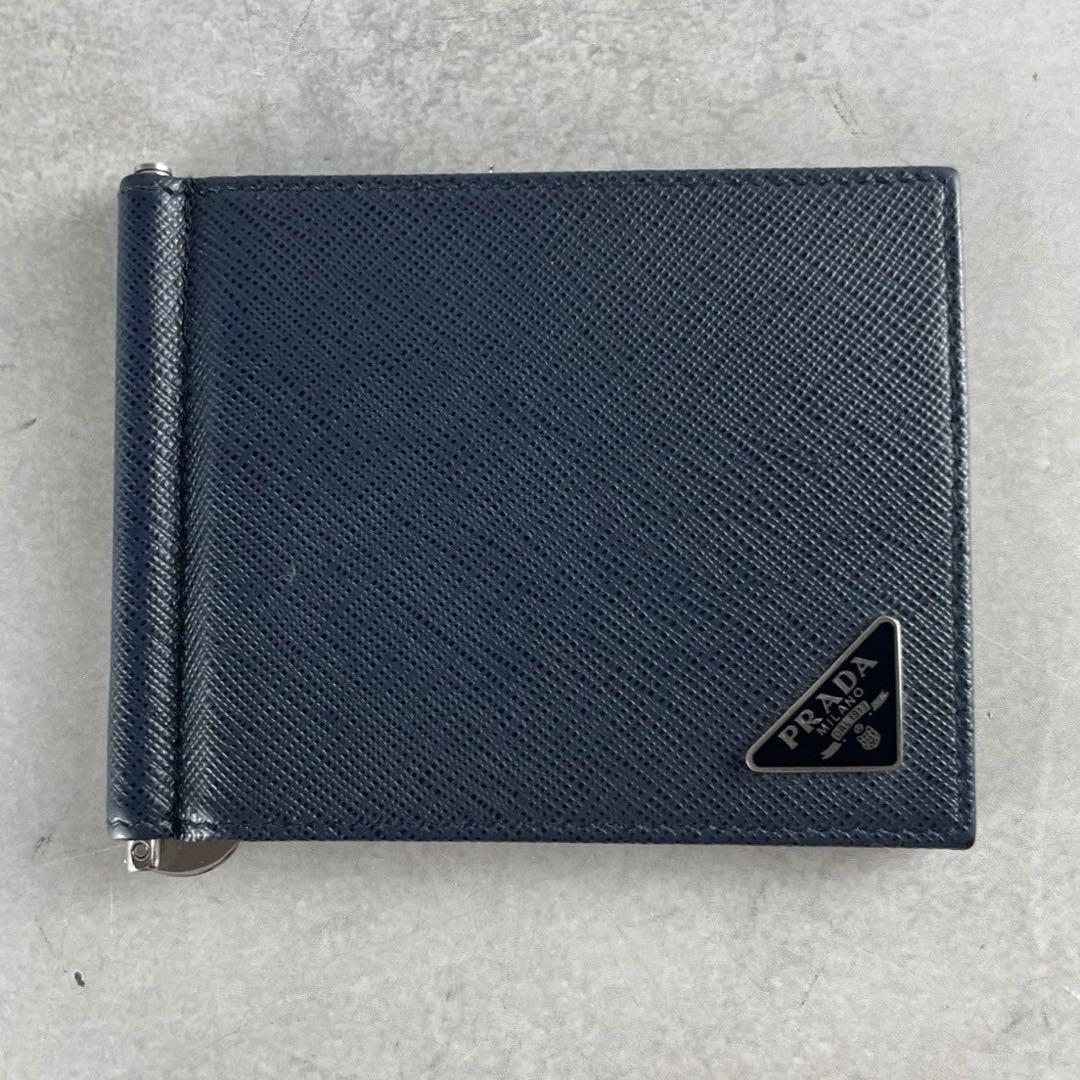 【美品】プラダ マネークリップ 財布 三角ロゴ サフィアーノ レザー 紺色