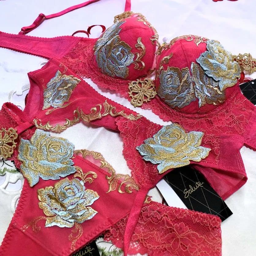 新品☆ワコール☆サルート☆ベルサイユのばら☆ＲＰ☆Ｃ７０＆ソングM＆ガーターＭ