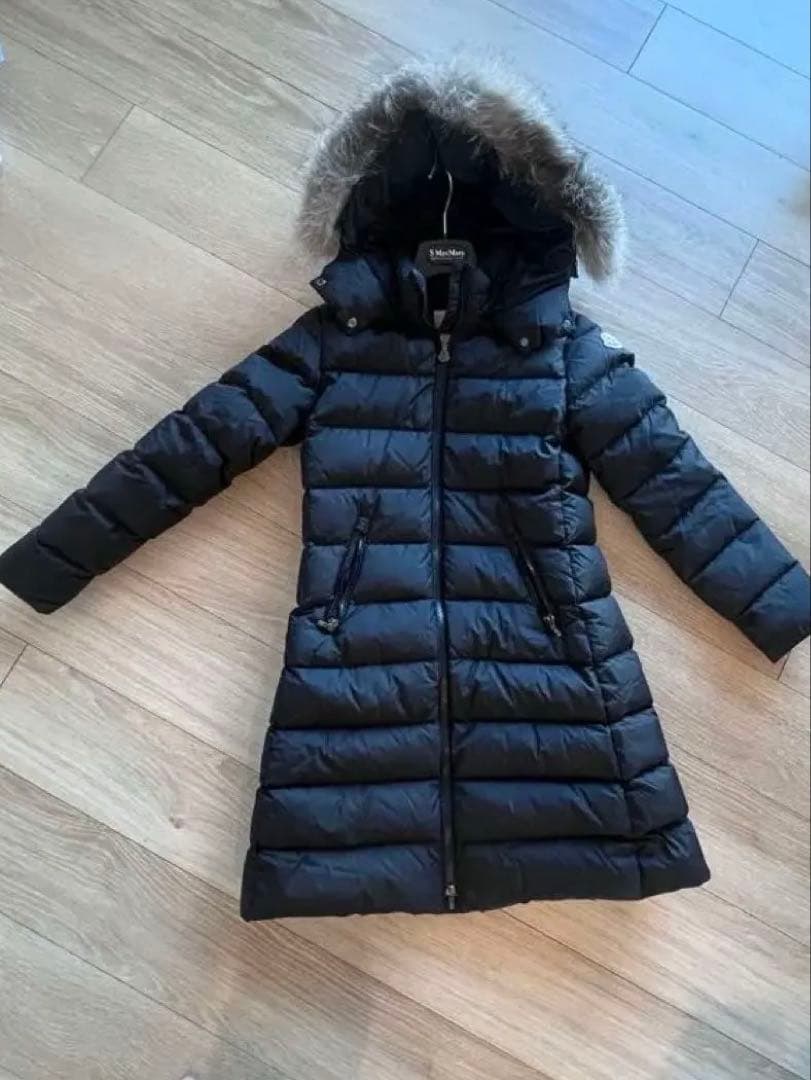 MONCLER フード付きブラックダウンジャケット