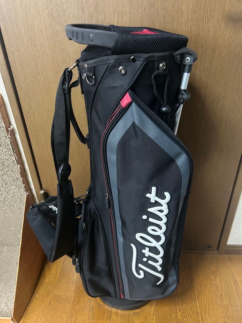 美品Titleist ゴルフバッグ スタンド付き 黒