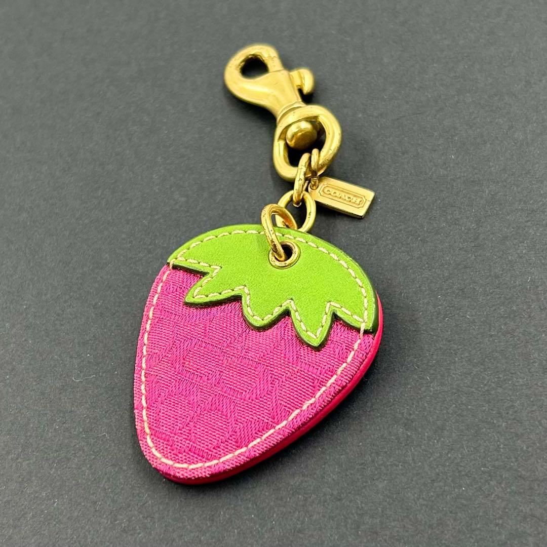 美品 コーチ 654 バッグチャーム キーホルダー イチゴ シグネチャー