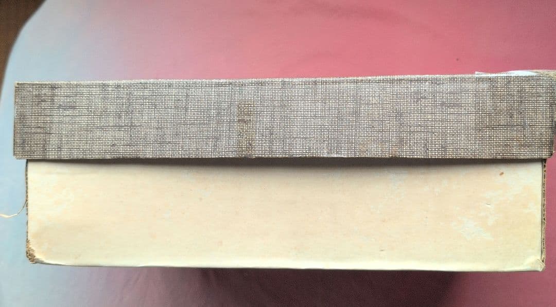 東橋の作品　「本蒔絵漆器」　「金蒔絵（かなまきえ）」文箱　「美術工芸」社