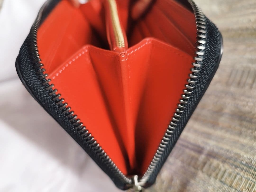 Christian Louboutin パネトーネ 長財布 ラウンドファスナー