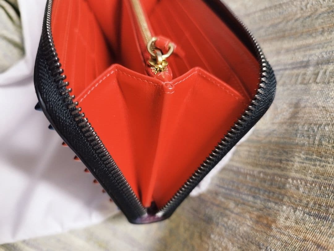 Christian Louboutin パネトーネ 長財布 ラウンドファスナー