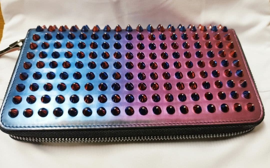 Christian Louboutin パネトーネ 長財布 ラウンドファスナー