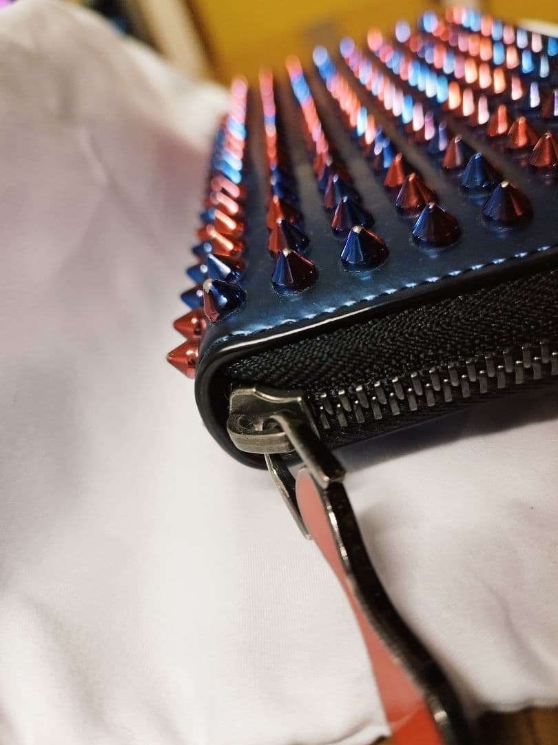 Christian Louboutin パネトーネ 長財布 ラウンドファスナー