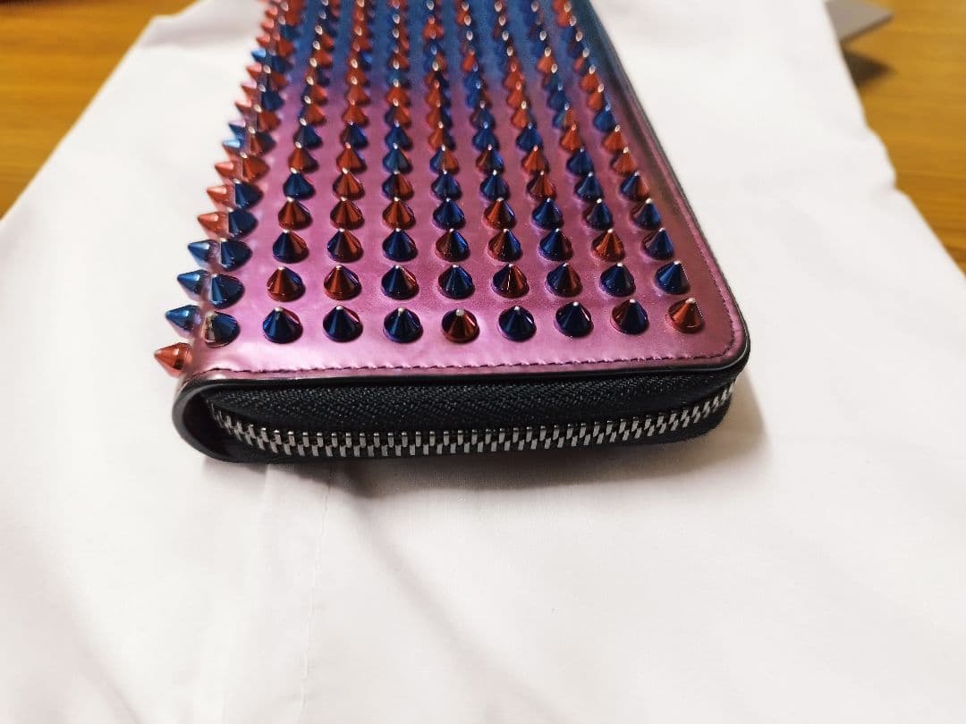 Christian Louboutin パネトーネ 長財布 ラウンドファスナー