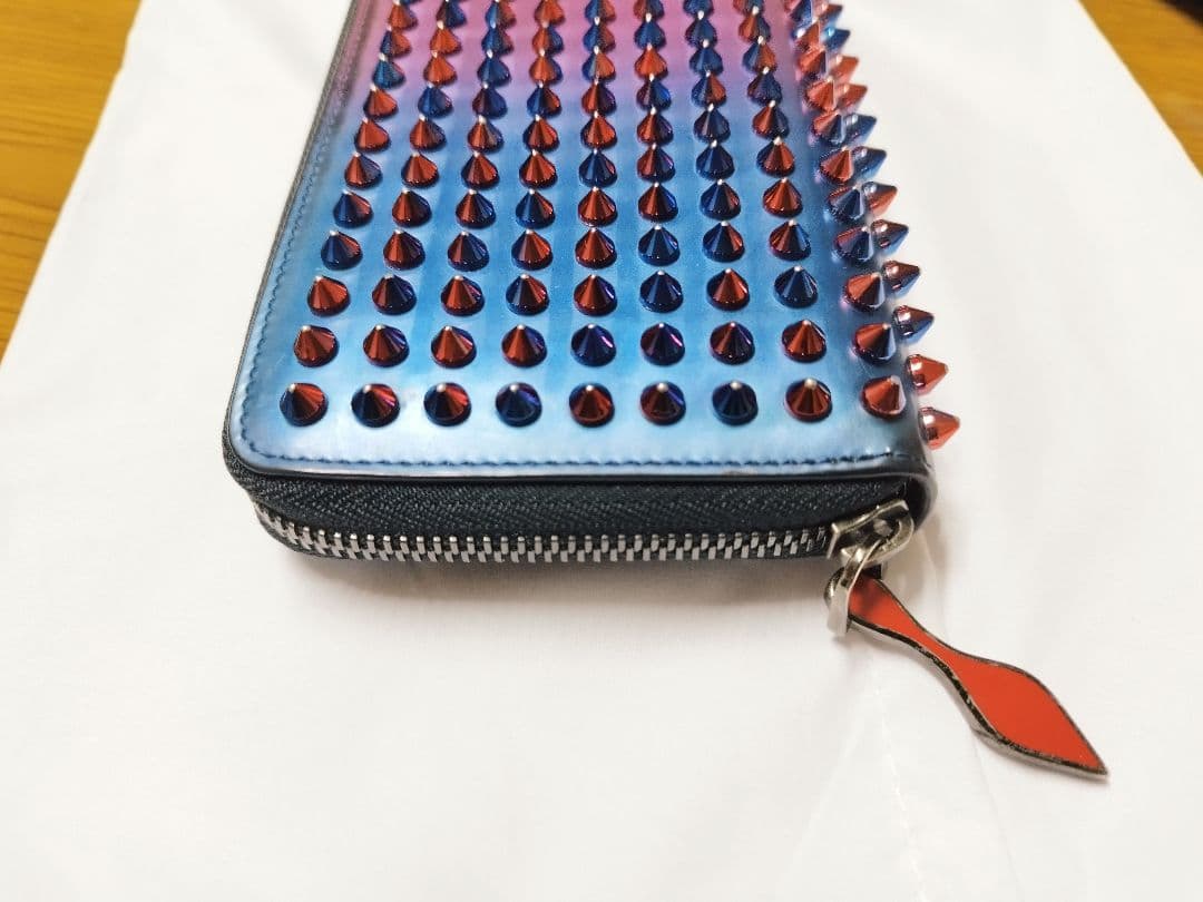 Christian Louboutin パネトーネ 長財布 ラウンドファスナー