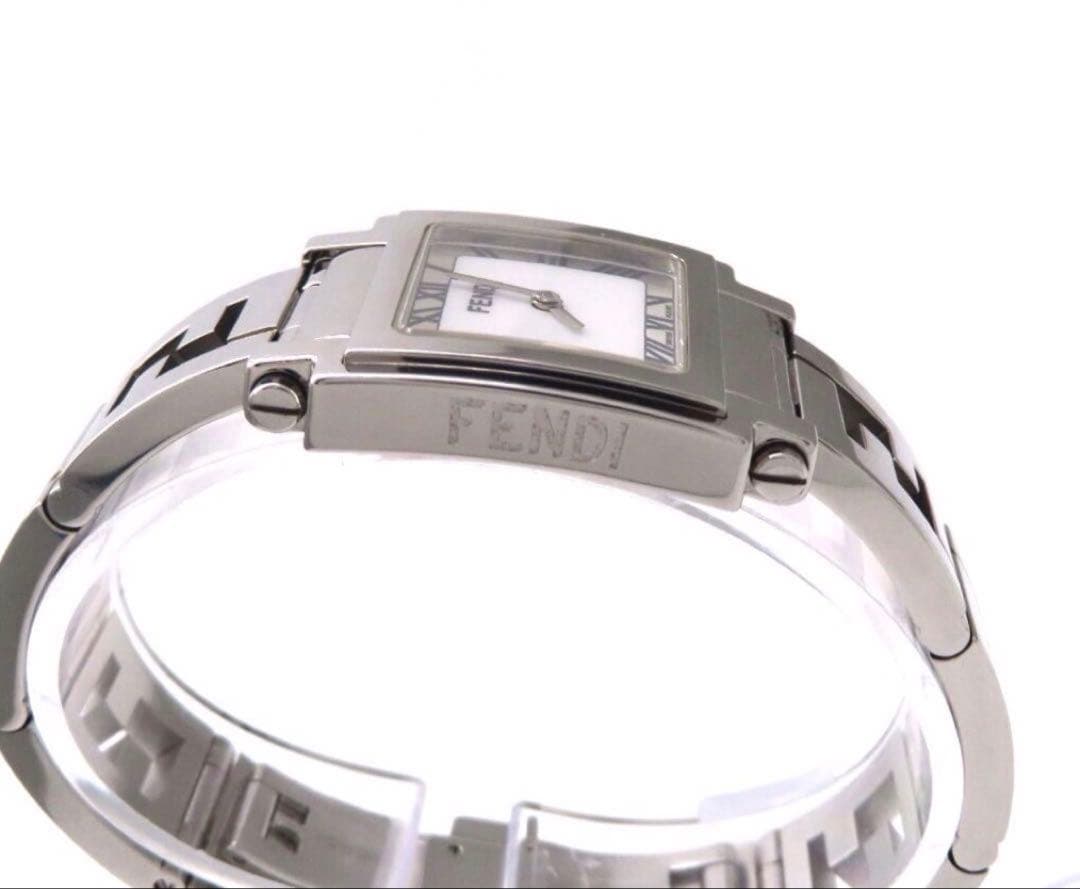 美品 保証書ありFENDI スクエア型 腕時計