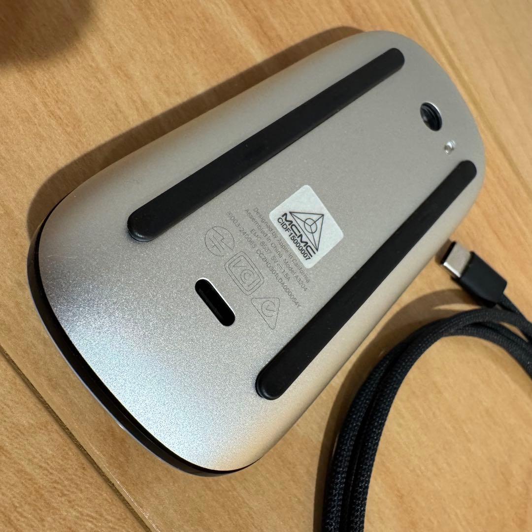 Magic Mouse（USB-C）- ブラック（Multi-Touch対応）