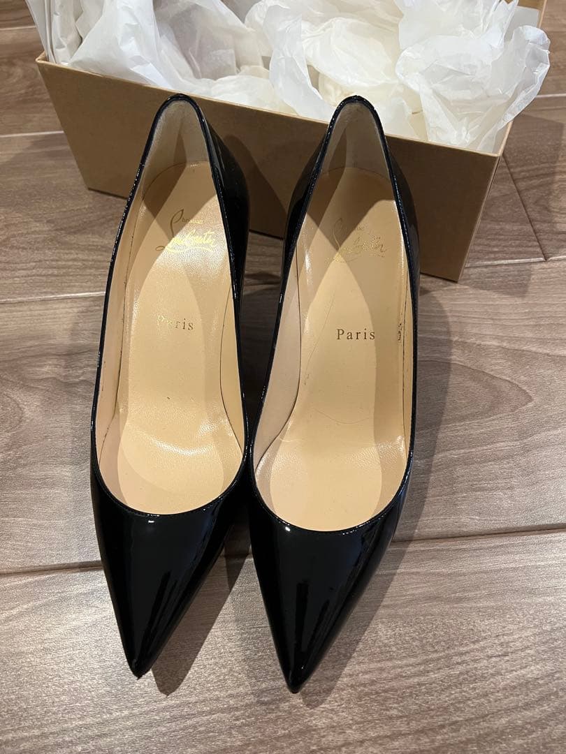 ブラックエナメルポインテッドトゥハイヒール